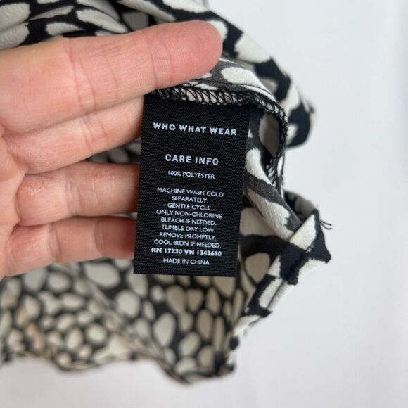 Who What Wear Vneck Peplum Long Sleeve Black White Maximal Blouse Size Medium - Picture 9 of 10